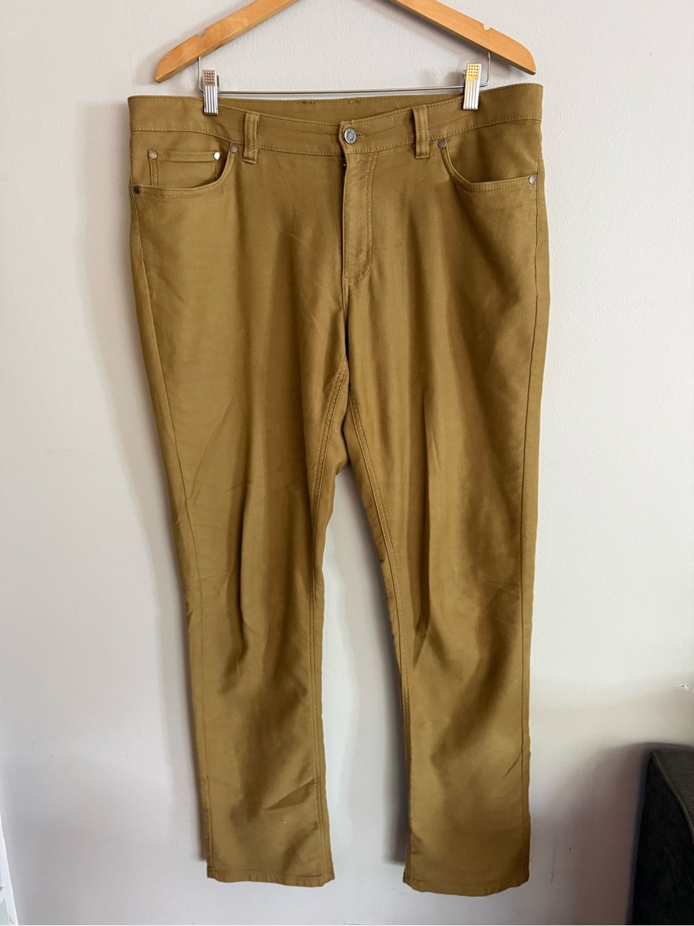L.L. Bean Men's 36 x 34 pants Chinos in Tan